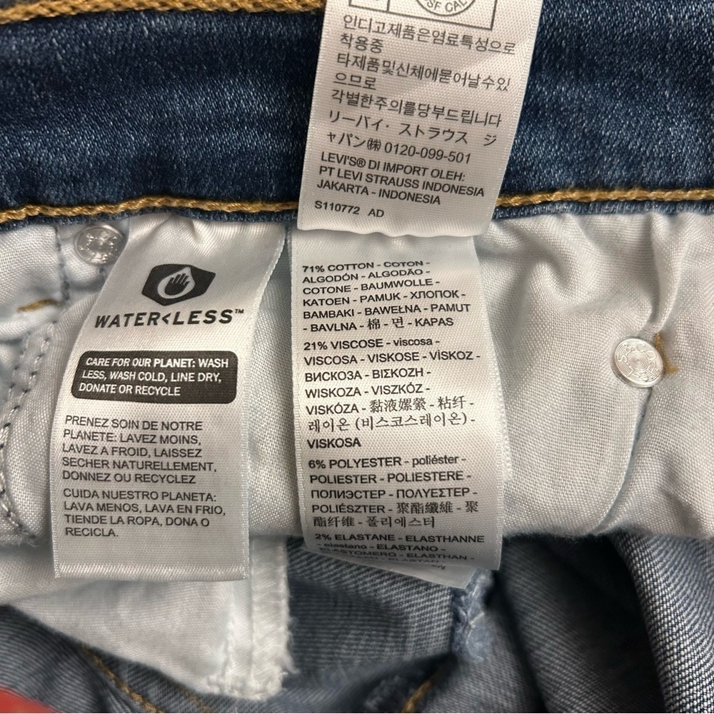 Levi's Women’s Distressed High Rise Denim Shorts in Dark Wash Size 27 - Picture 7 of 8